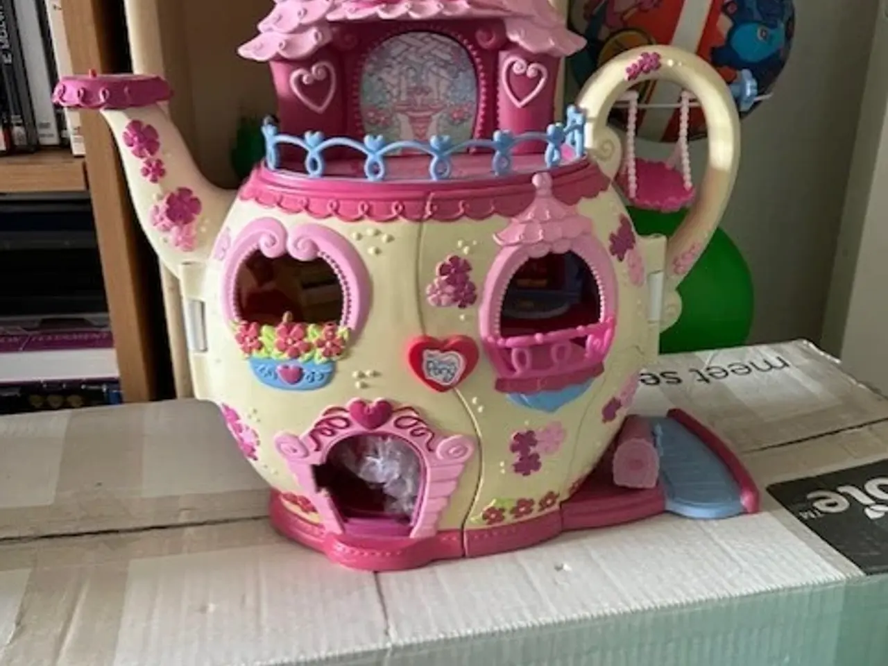 Billede 1 - My Little Pony dukkehus incl. indhold
