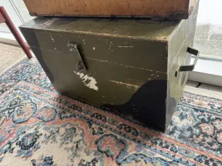 Army kasse sælges