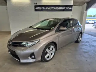Toyota Auris 2,0 D-4D DPF T2 124HK 5d 6g