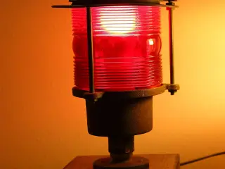Skibslanterne kobber/messing – rød glas, el
