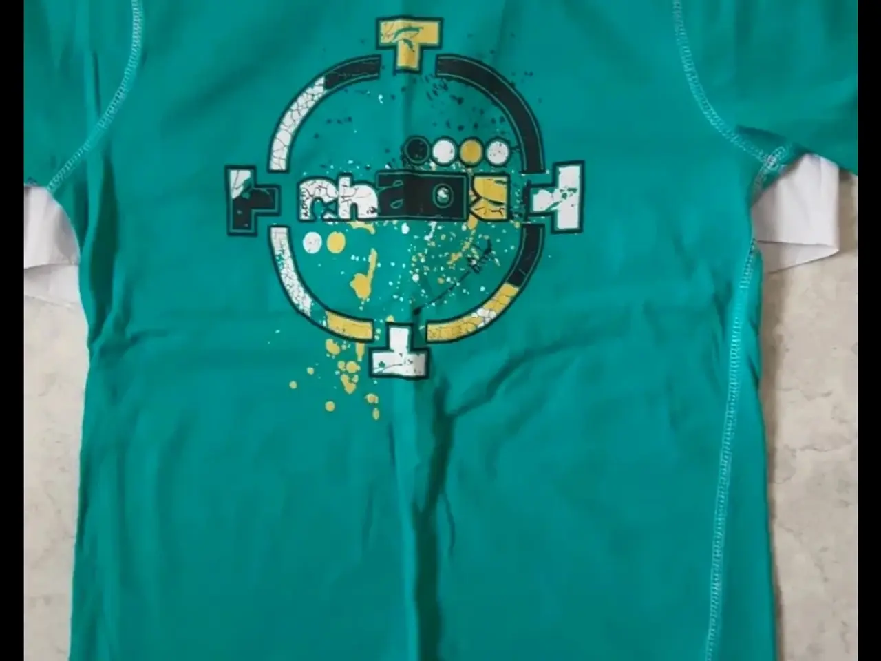 Billede 3 - Skjorte og t-shirt sæt.