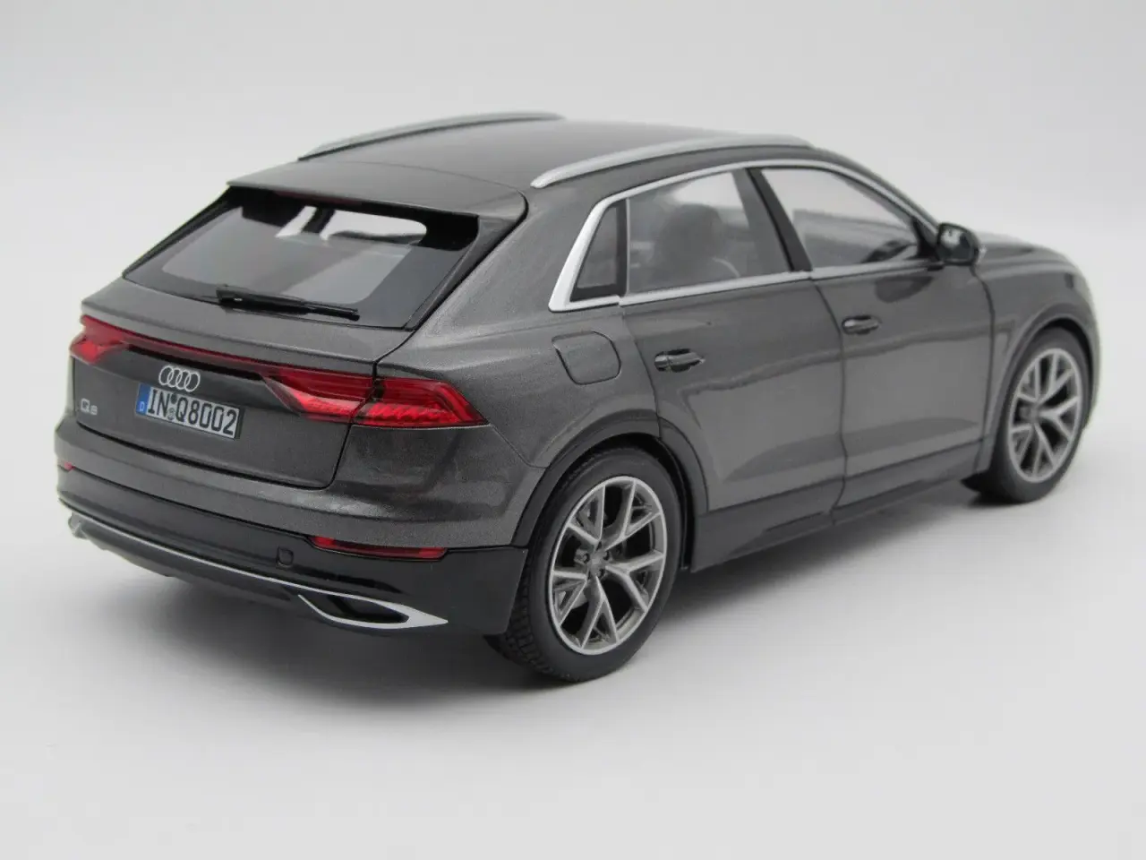 Billede 3 - 2018 Audi Q8 1:18 AUDI dealer Edition