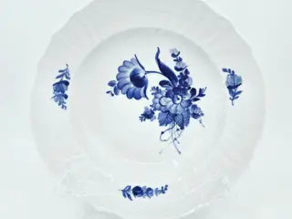 Blå Blomst Svejfet Lille Dyb Tallerken nr. 10-1616 . sortering 1