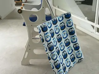 Høj stol og pusleplade