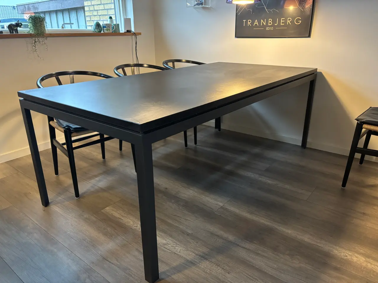 Billede 1 - Rübner spisebord i sort linoleum