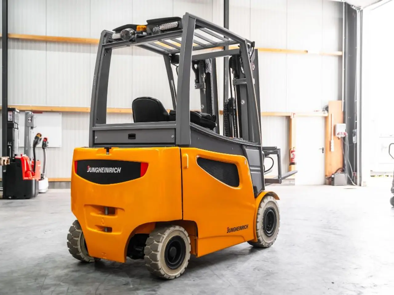 Billede 3 - Jungheinrich EFG 425 k el-gaffeltruck - 2500 kg, 4400 mm, årg. 2017 - brugt