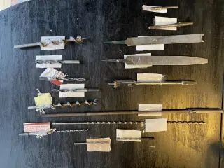 Diverse bor , og fil