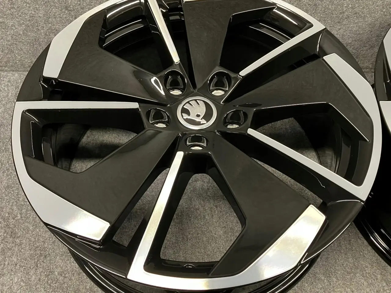 Billede 2 - ALUFÆLGE SKODA OCTAVIA IV RS 5E3 18"