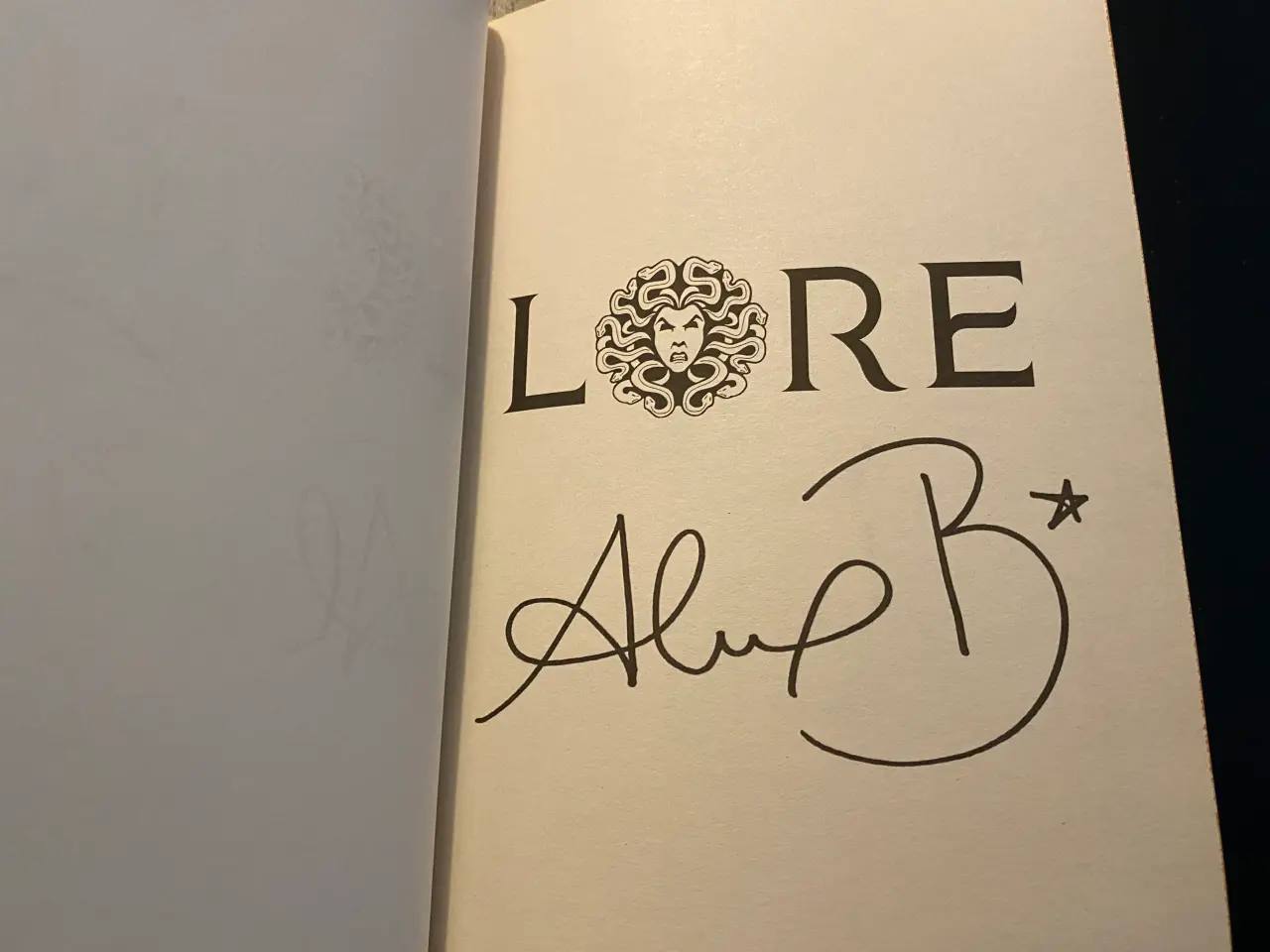 Billede 3 - Lore af Alexandra Bracken, fairyloot, signed