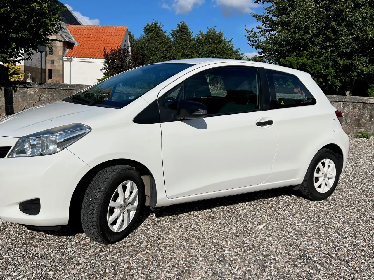 Billede 1 - Velholdt Toyota Yaris med lavt kilometer tal