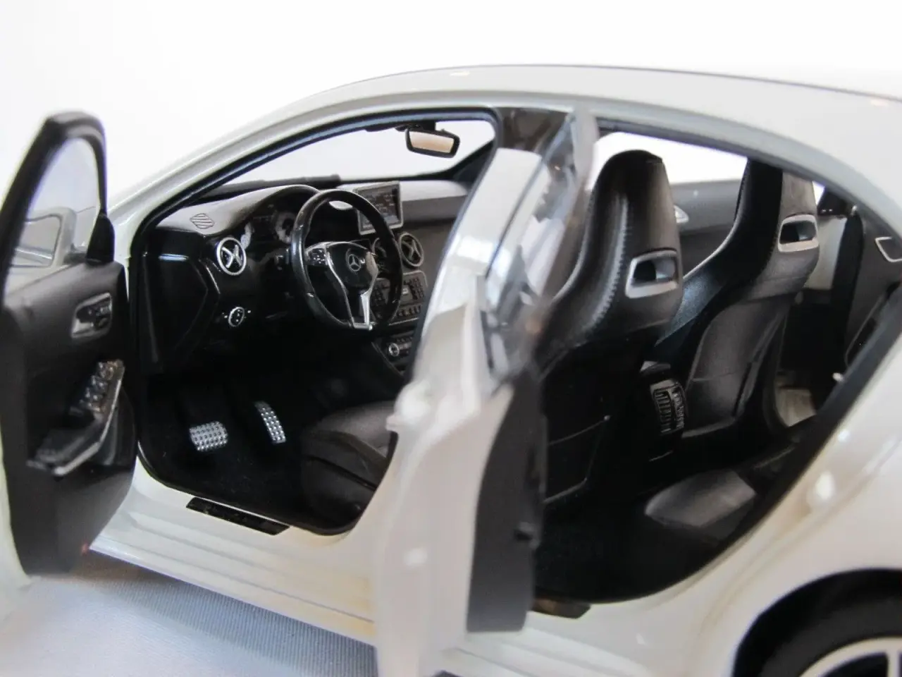 Billede 2 - 2013 Mercedes A-Klasse AMG 1:18 Type W176