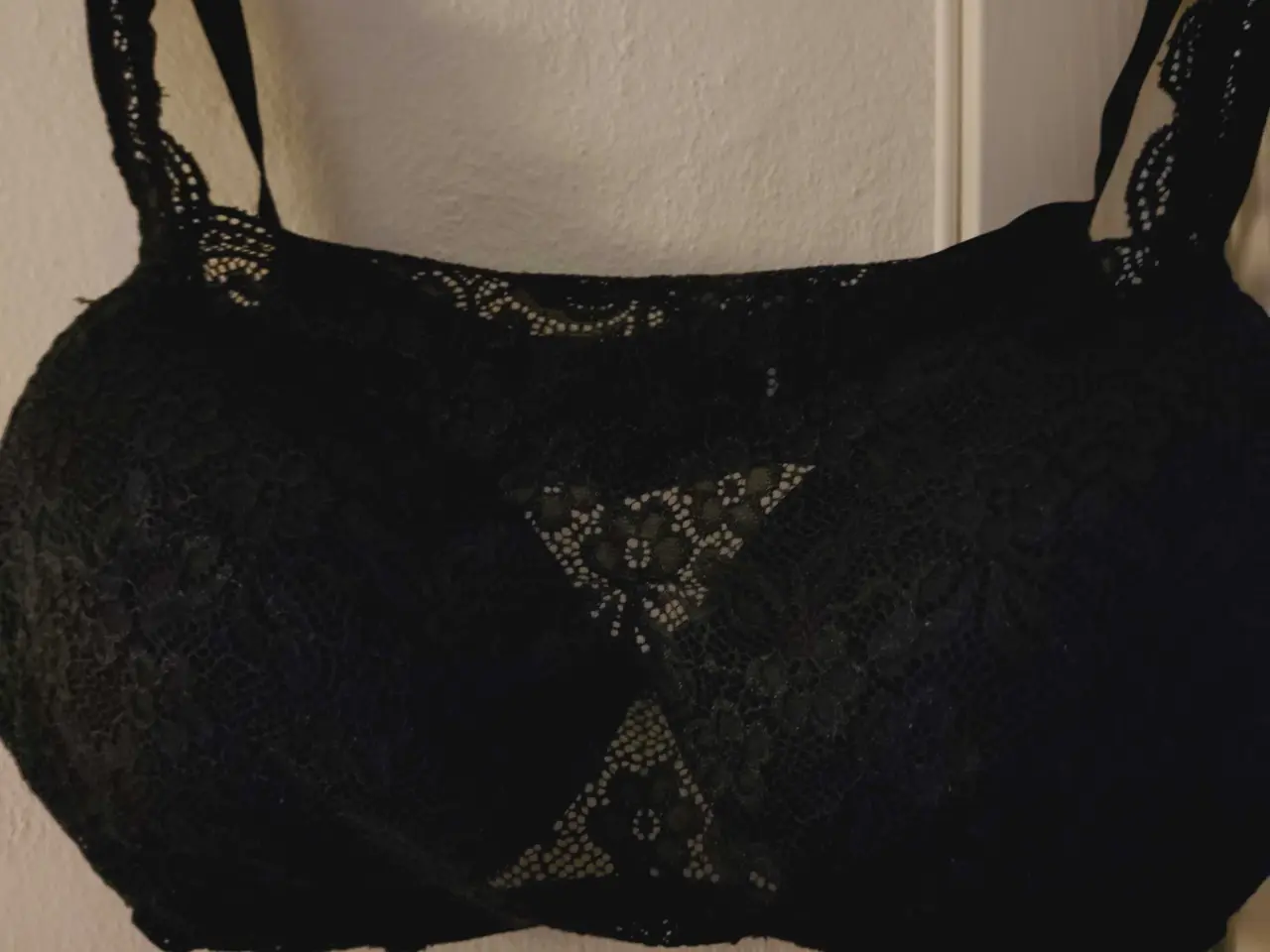 Billede 1 - BH m/bøjle " INEZ" 85 C cm sort