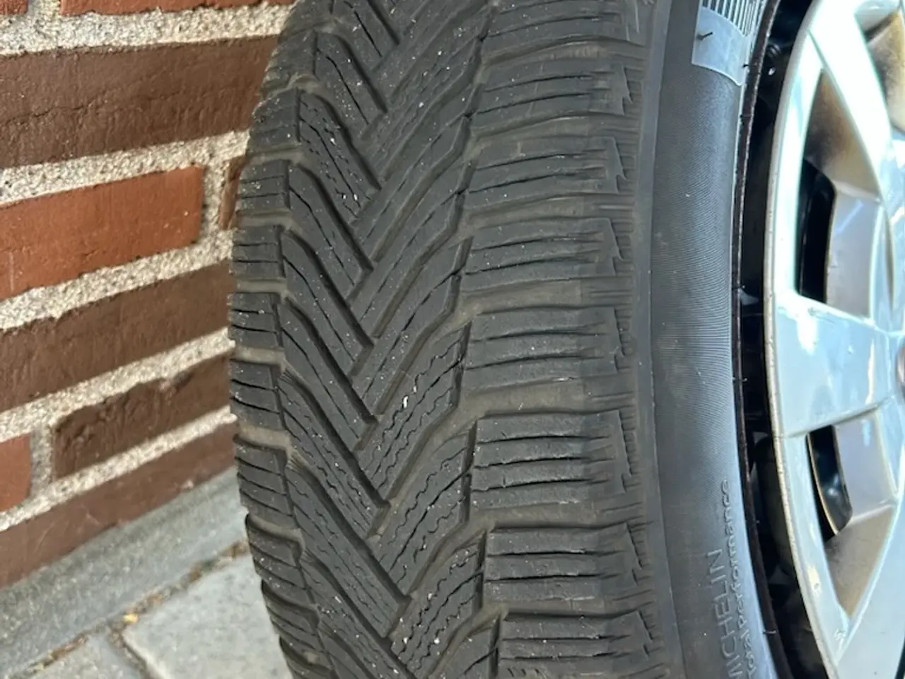 Billede 3 - Michelin vinterdæk på originale toyota fælge