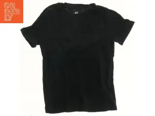 Sort T-shirt fra H&M (str. 122)