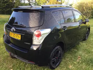 Toyota Sportsvan Verso