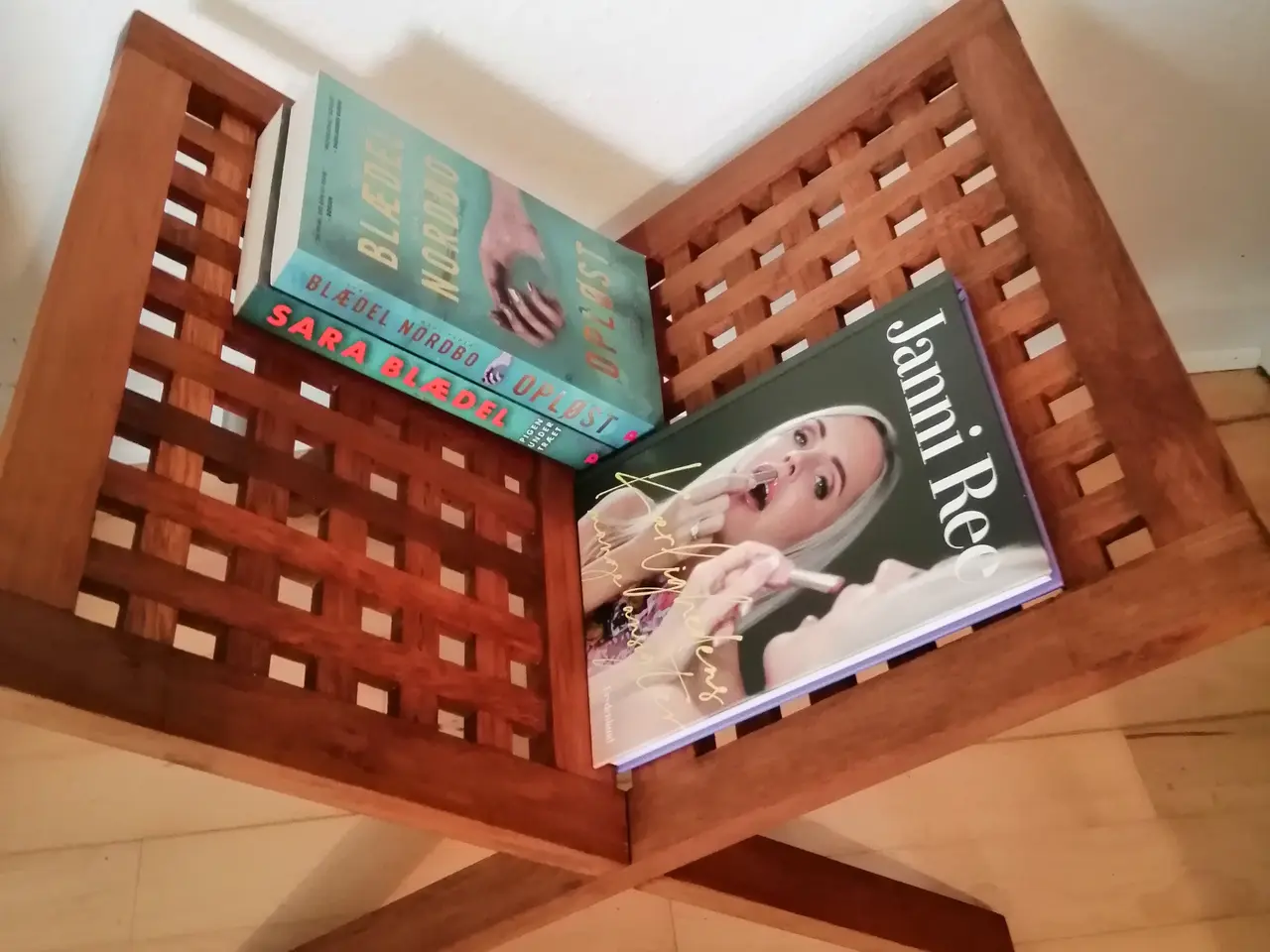 Billede 1 - Trip Trap Avisholder /bog /bladholder