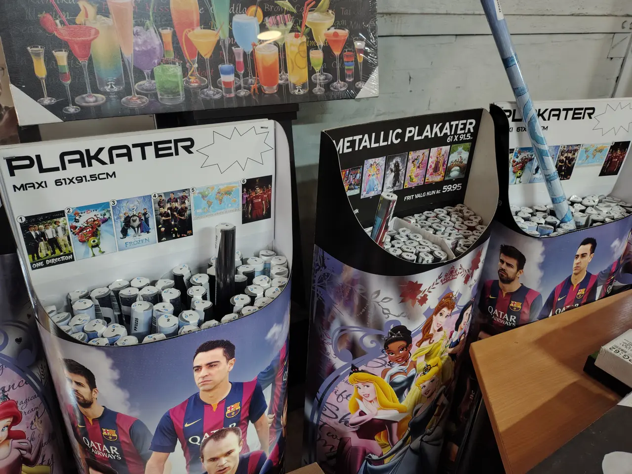 Billede 3 - Ca. 500 plakater i salgsdisplays