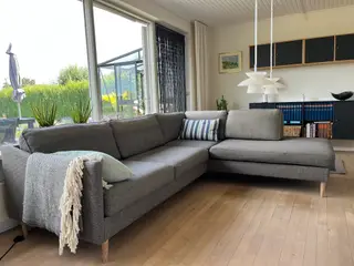 Hjørnesofa gråmeleret stof i pæn stand!