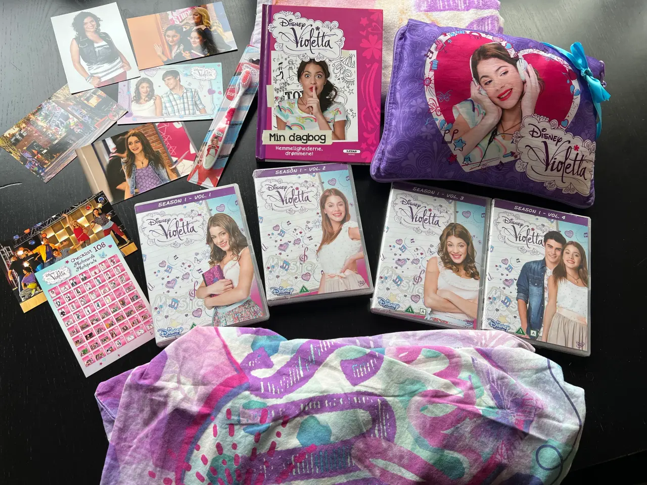 Billede 1 - Violetta samling: bog, sæson 1