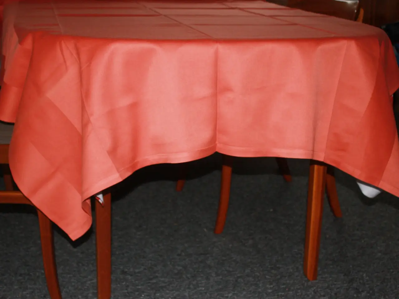 Billede 1 - Rødbrun dug, 135 x 235 cm