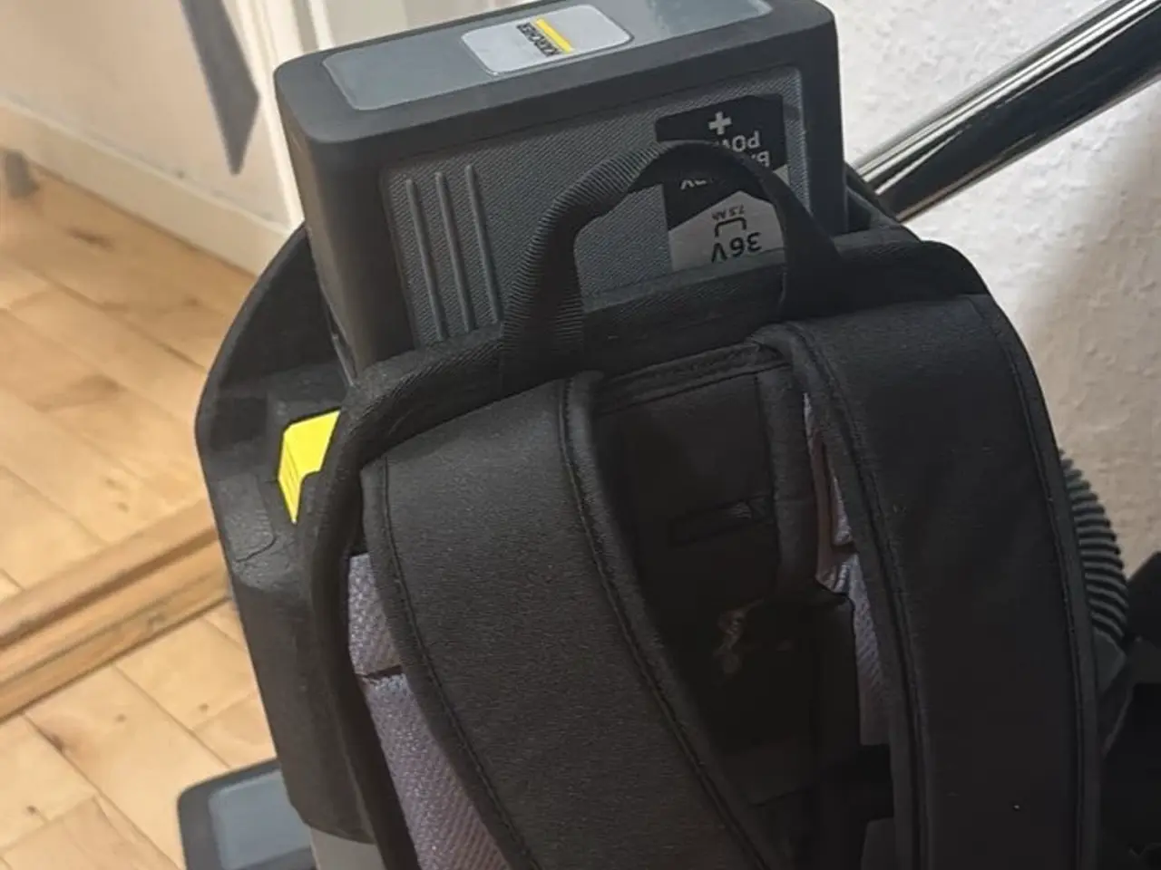 Billede 3 - Kärcher Professional rygstøvsuger med 2 batterier 