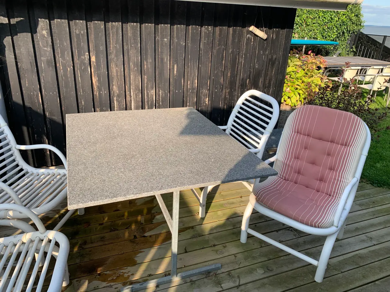 Billede 1 - Granithavebord med 4 stole og hynder