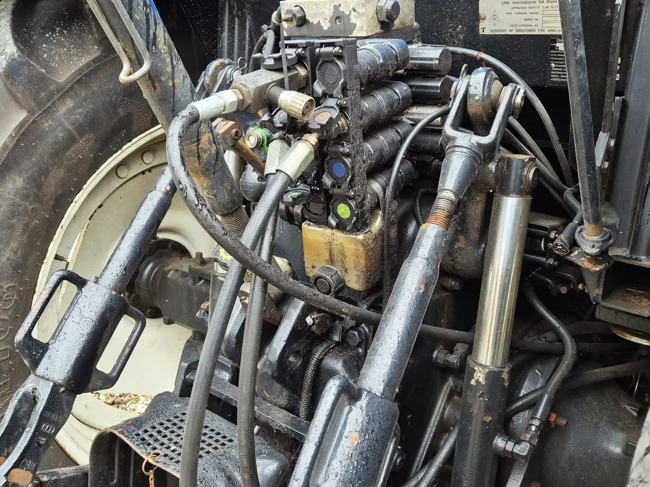 Billede 9 - New Holland TS110A / kun 3.500 driftstimer / frontlift og PTO / Electro command