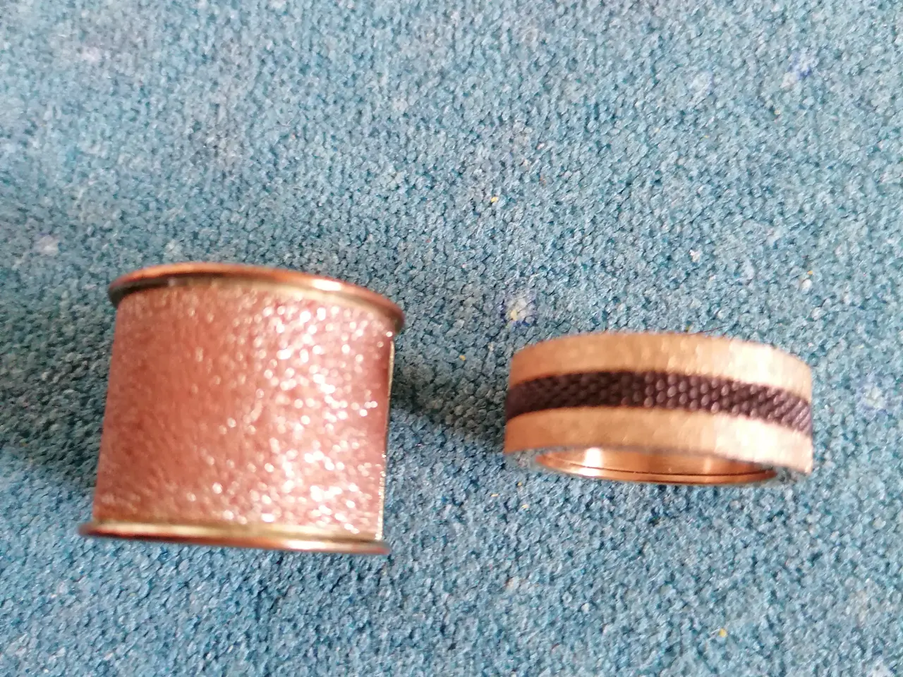 Billede 1 - To Smukke Glitter Ringe