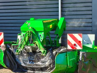 John Deere 131 frontskårlægger