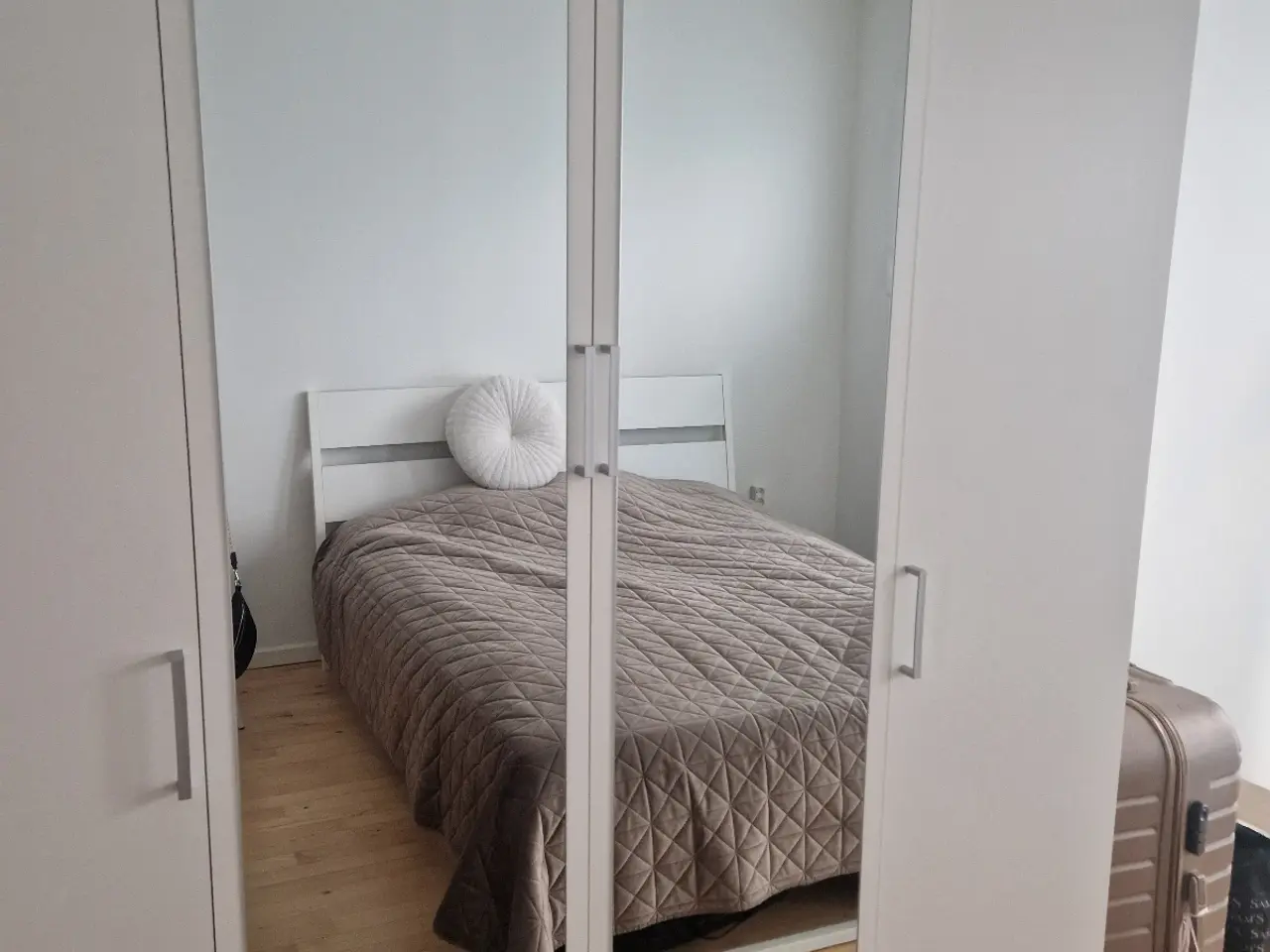 Billede 2 - Garderobe skab hvis