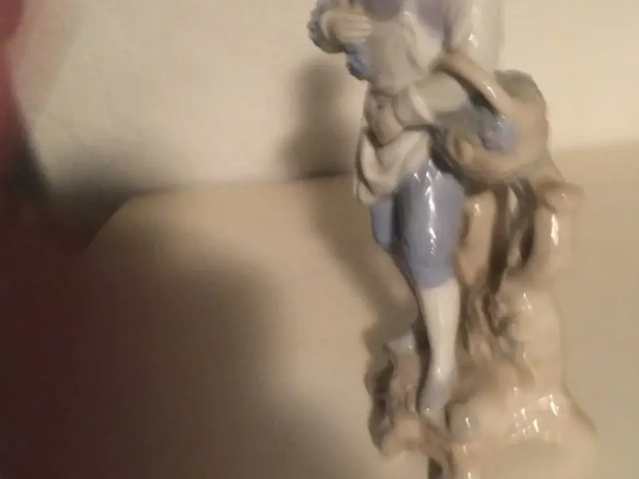 Billede 2 - Sød porcelænsfigur