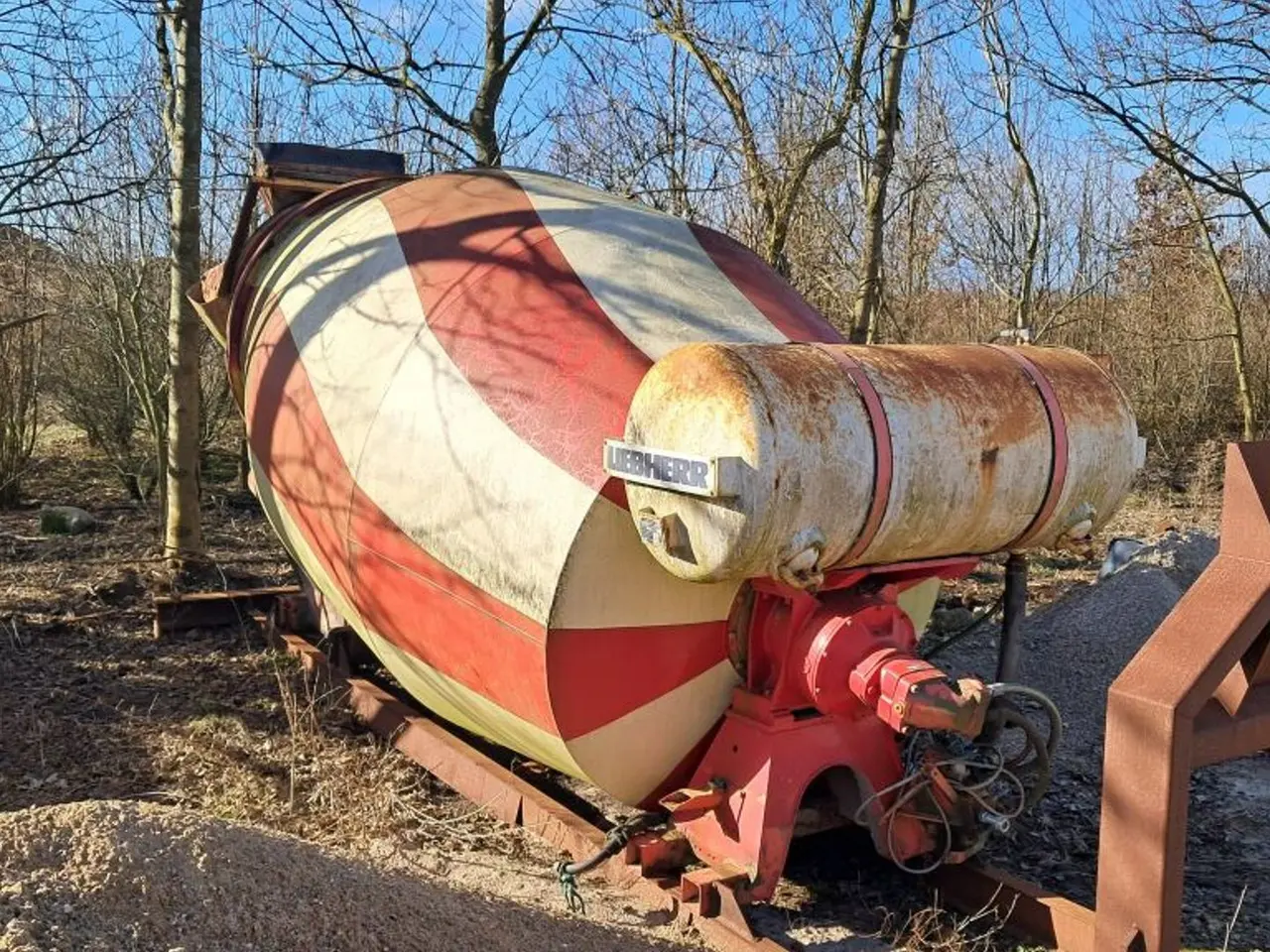 Billede 2 - Liebherr HTM 704 Betontromle på lad