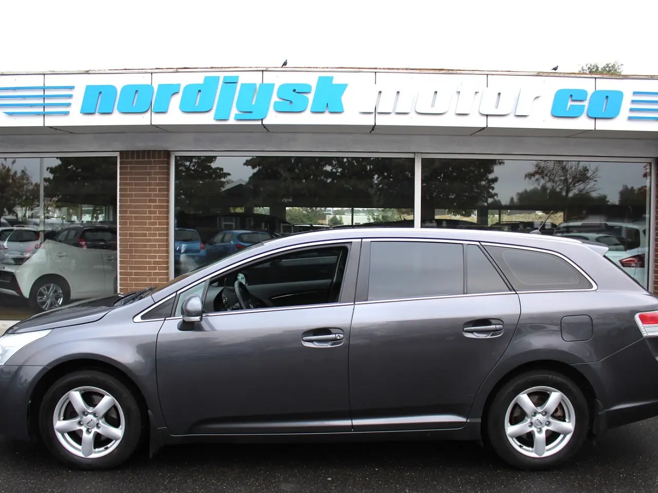 Billede 1 - Toyota Avensis 2,0 D-4D TX stc.