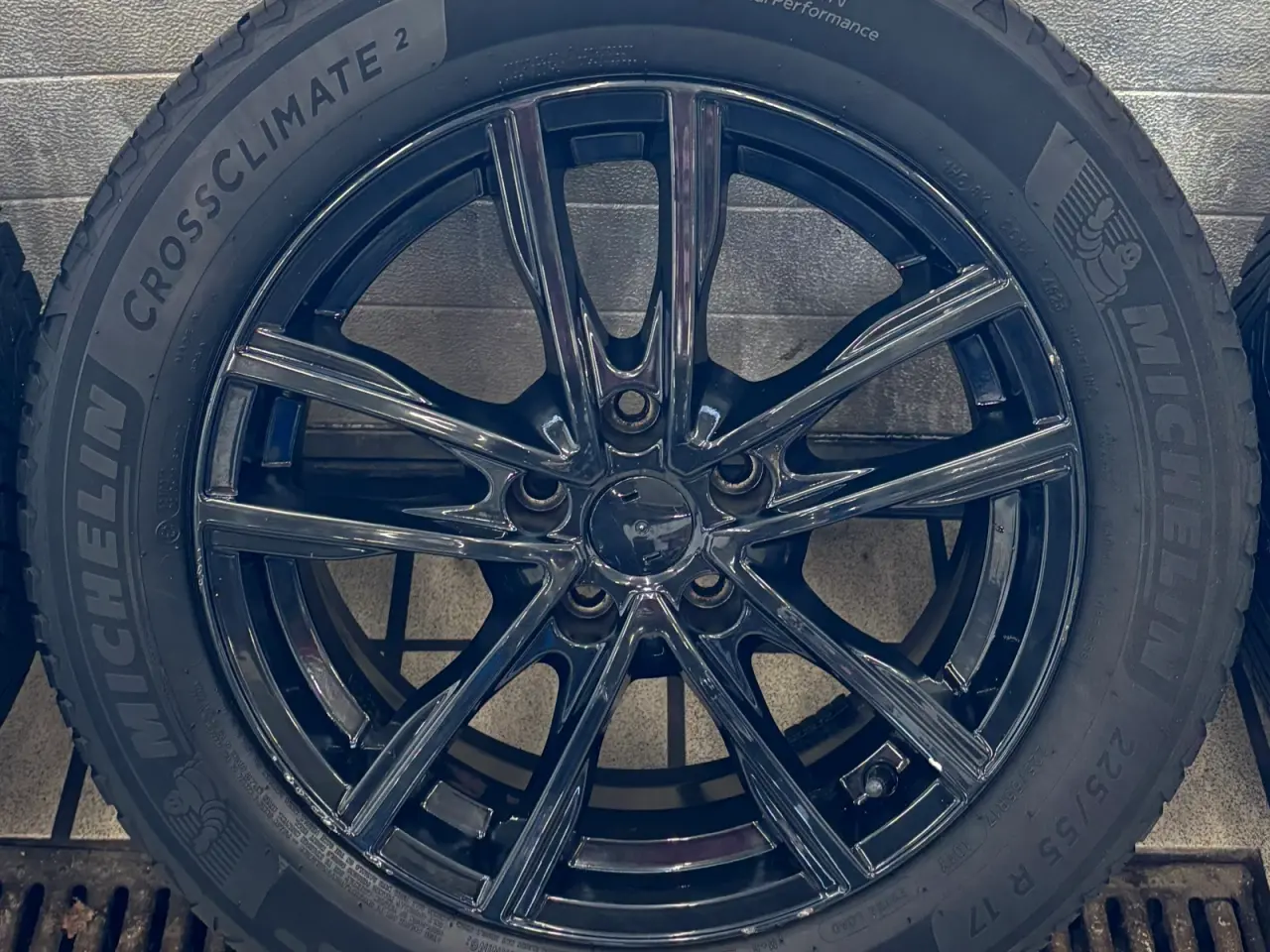 Billede 2 - Sælger et sæt originale Nissan alufælge