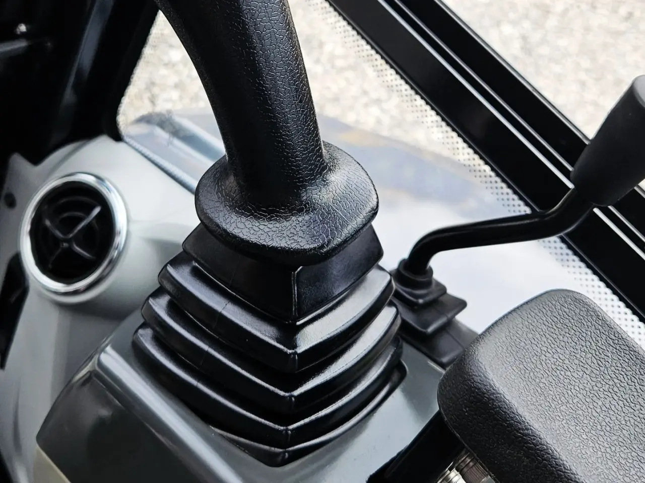 Billede 14 - Eurotrac HE26-SR / fabriksny / Engcon rotortilt / Yanmar motor / skovlsæt