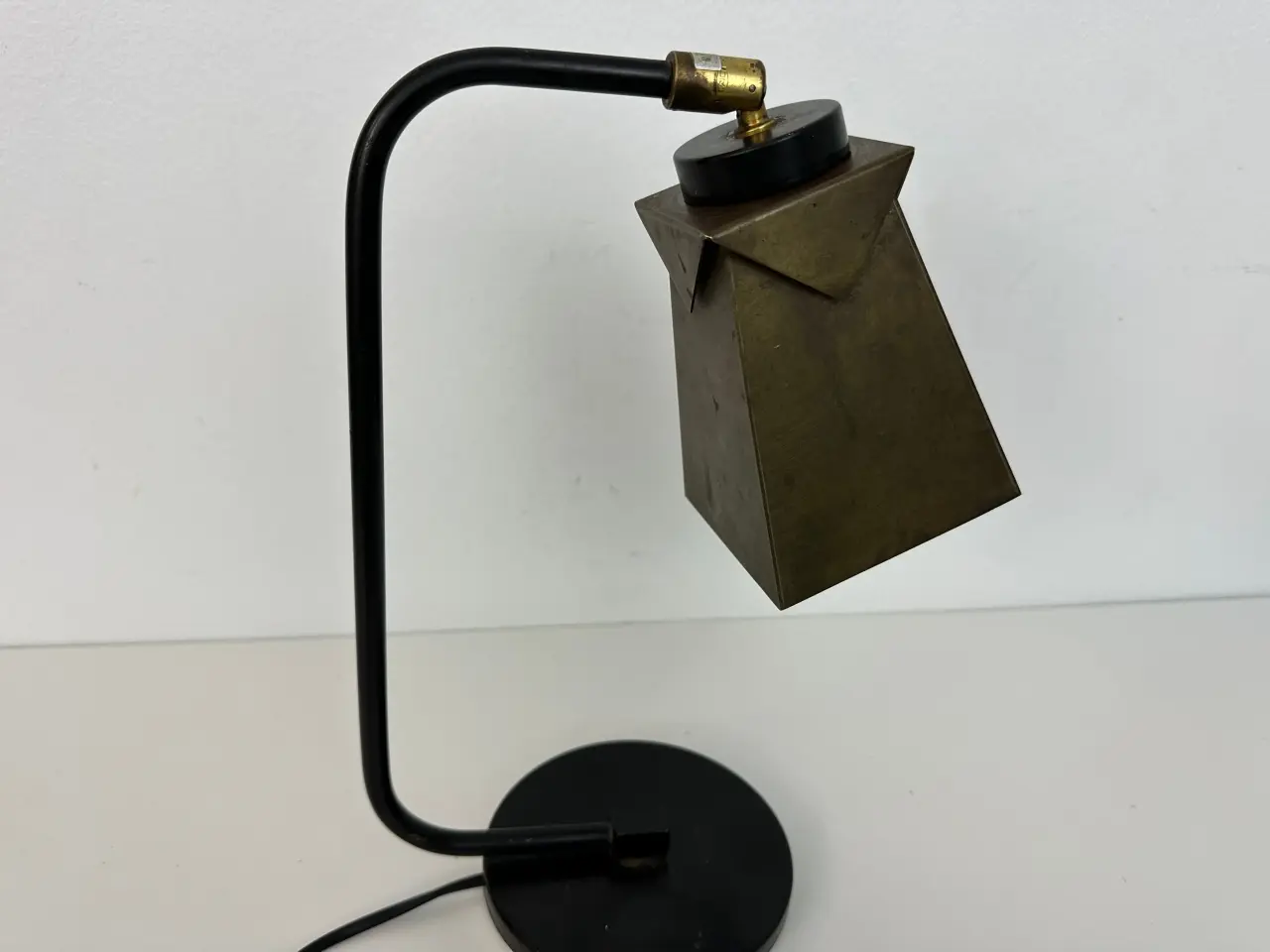 Billede 3 - Vintage bordlampe i messing og sort stel