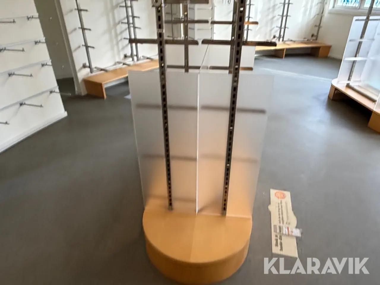 Billede 9 - Komplet apoteksinventar med skuffesystemer, reoler og arbejdsborde