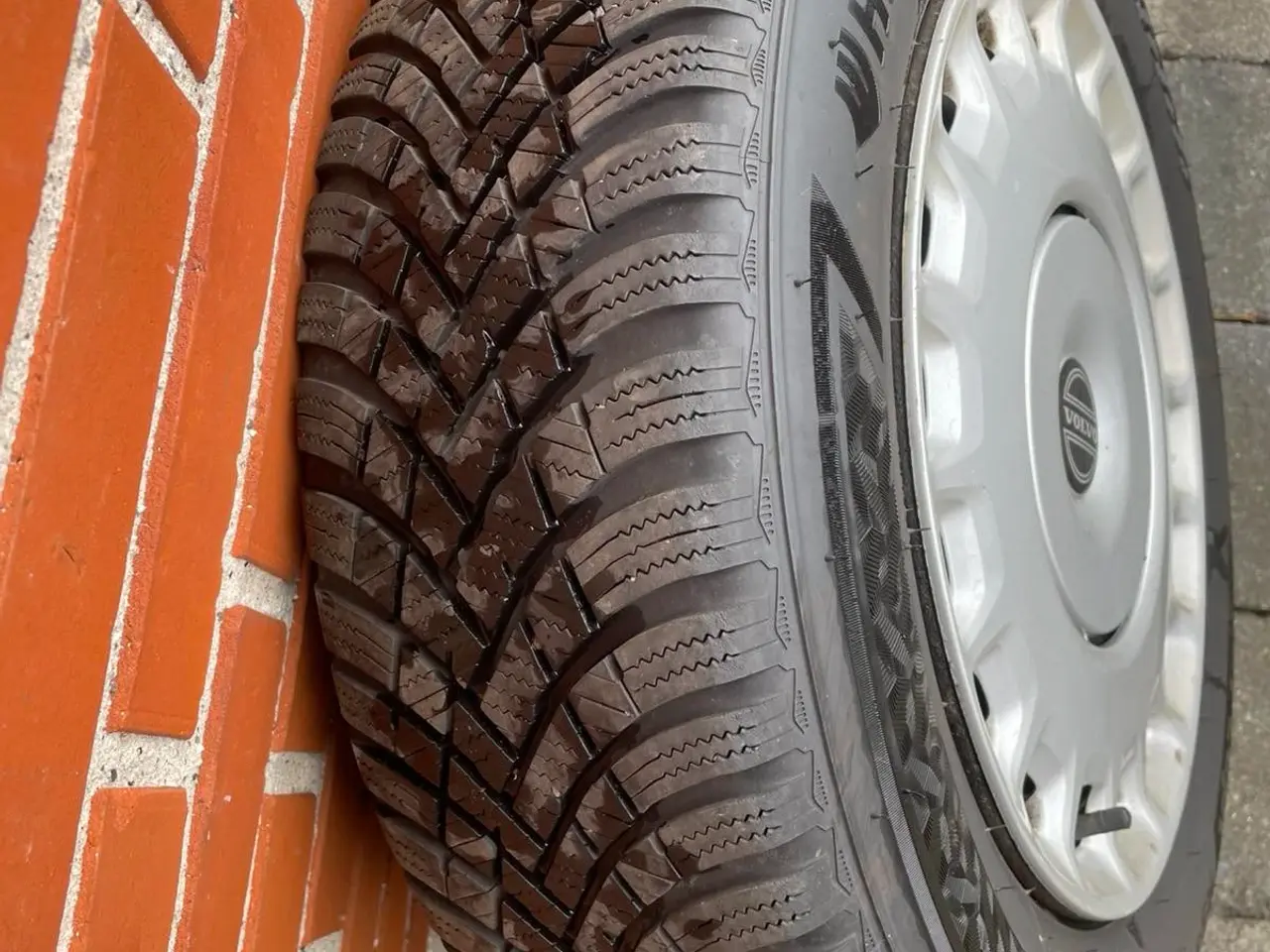 Billede 4 - 15 Originale VOLVO vinterhjul med gode vinterdæk