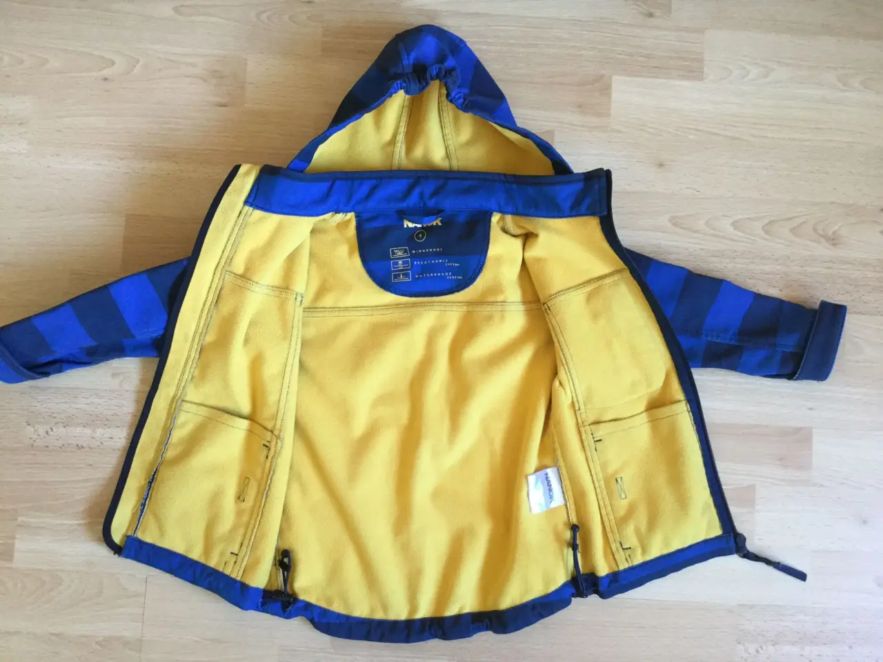 Billede 3 - Soft Shell NANOK jakke str. 4 år og 6 år.