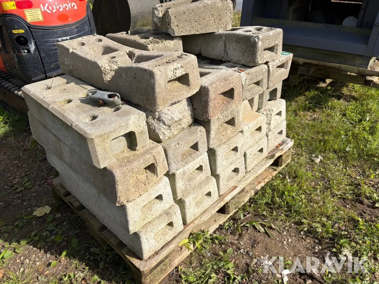 Billede 3 - Beton klodser til hegn 30 styk