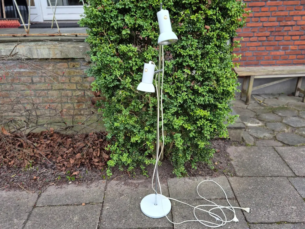 Billede 2 - Hvid gulvlampe med søde afbrydere