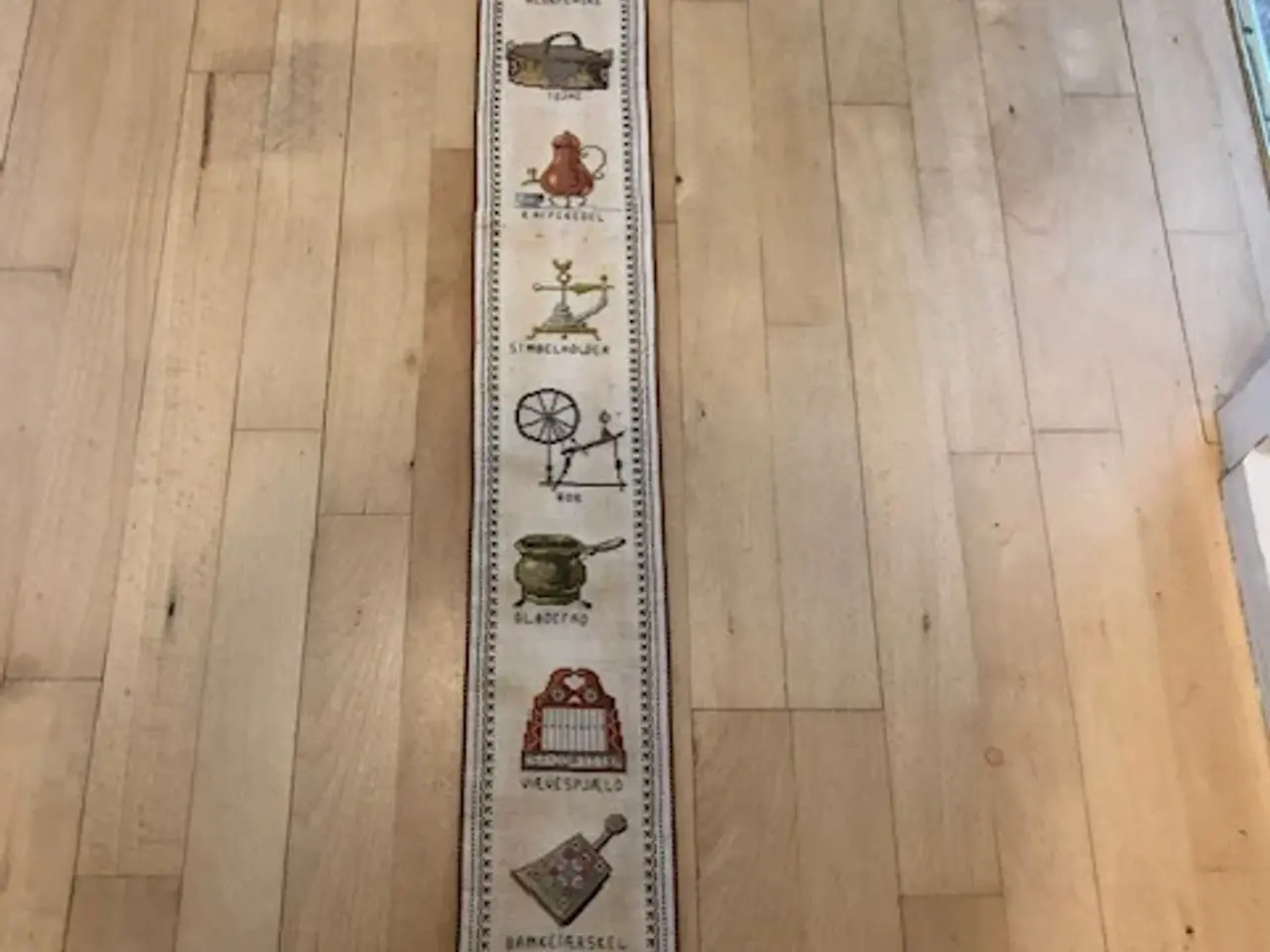 Billede 1 - Klokkestreng, håndbroderet, retro