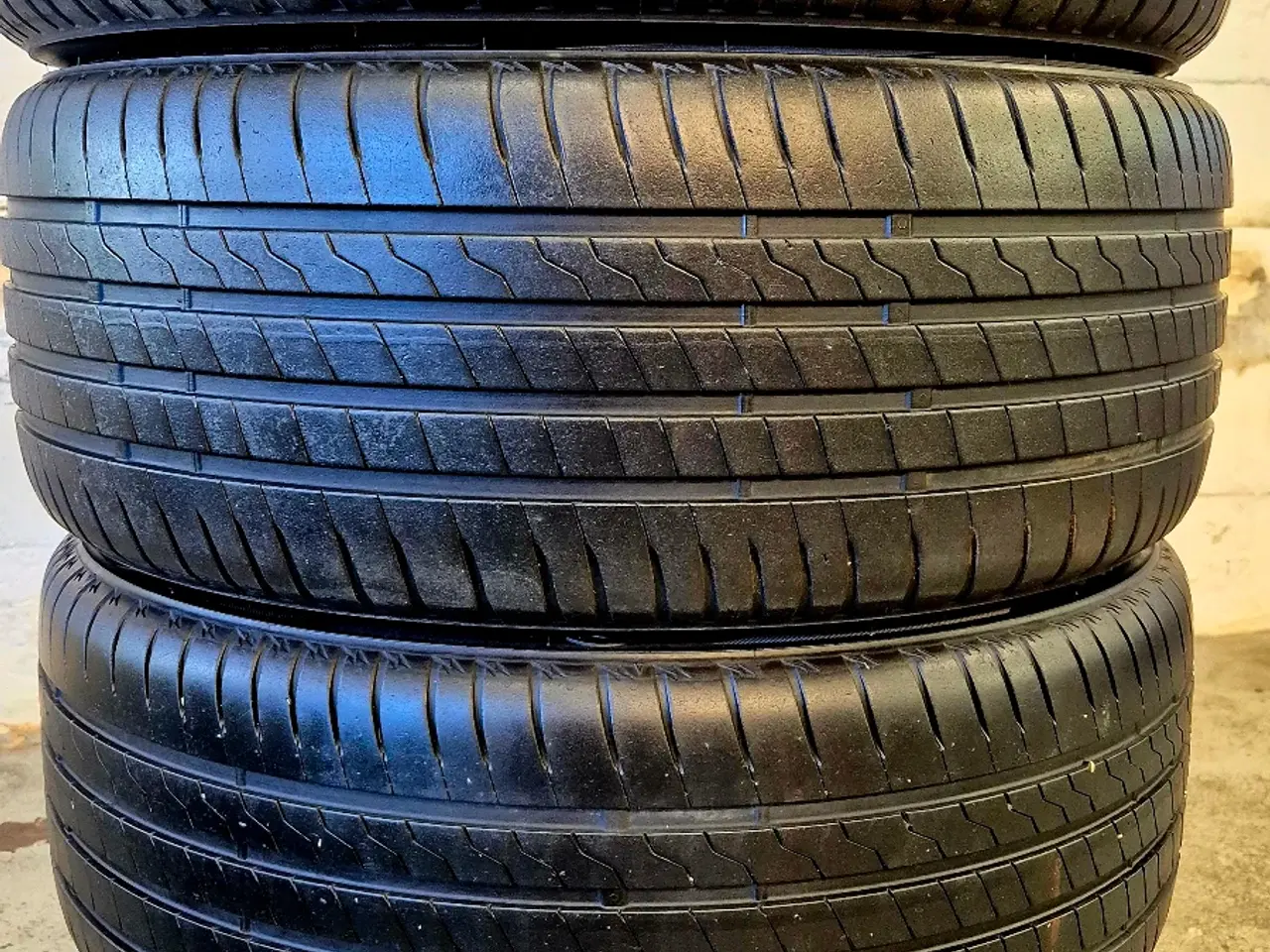 Billede 3 - FORD 18" ORIGINAL ALUFÆLGE MED SOMMERDÆK