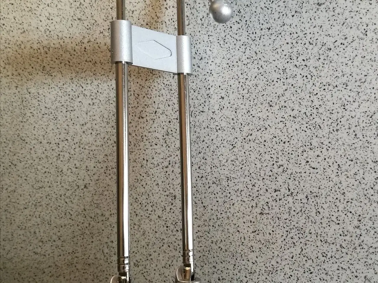 Billede 1 - Bord og spotlampe.