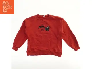 Rød sweatshirt med tekst og hjerte fra Zara (str. 152)