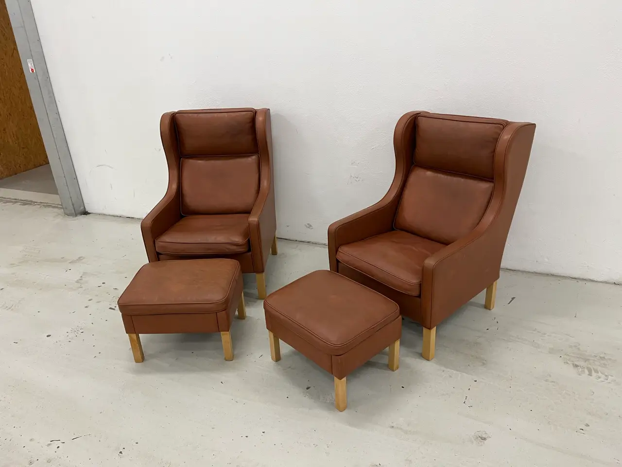 Billede 5 - Mogens Hansen MH195 Øreklapstole m/skamler.