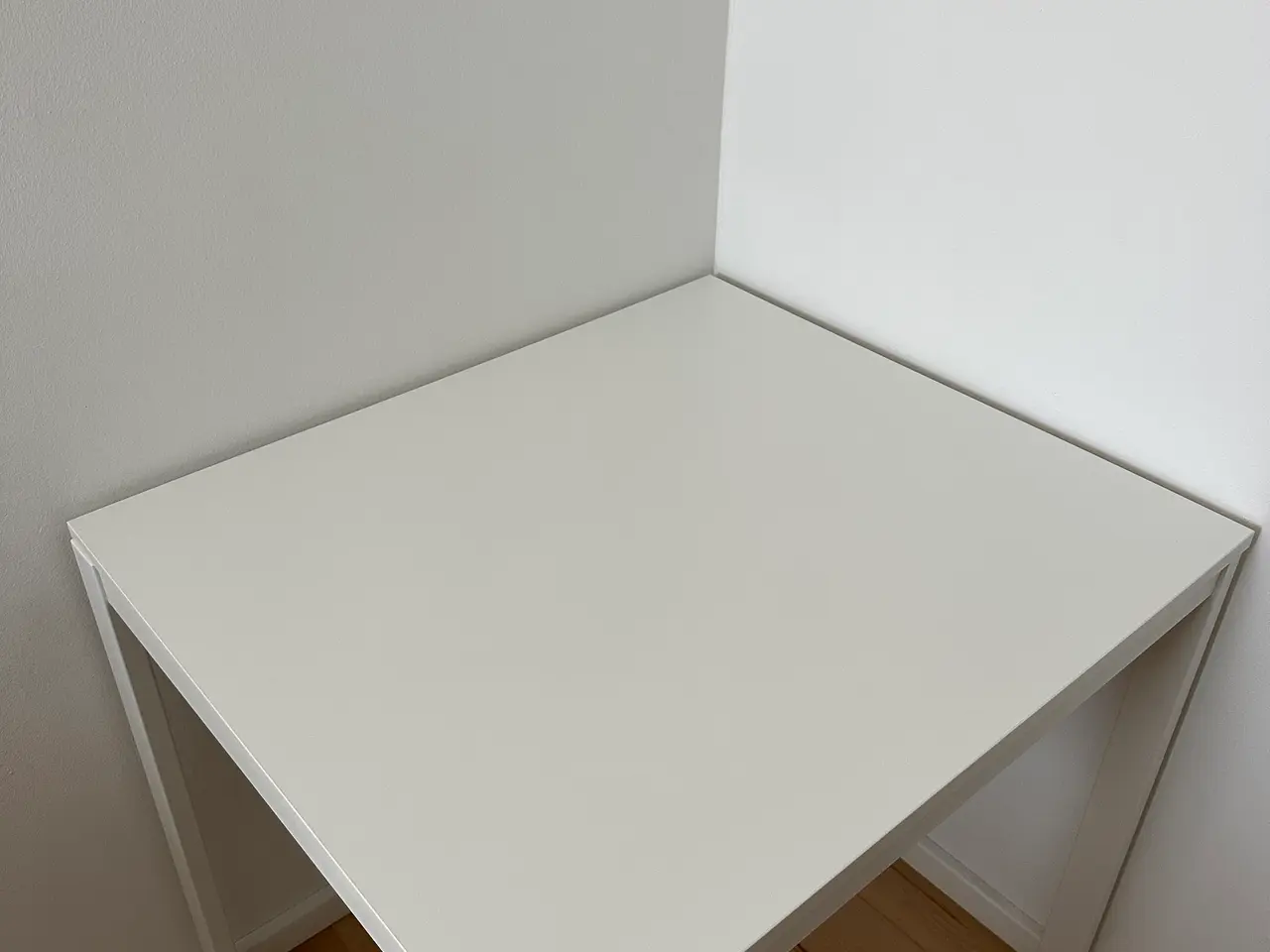 Billede 3 - IKEA spisebord og 2 stole gives væk
