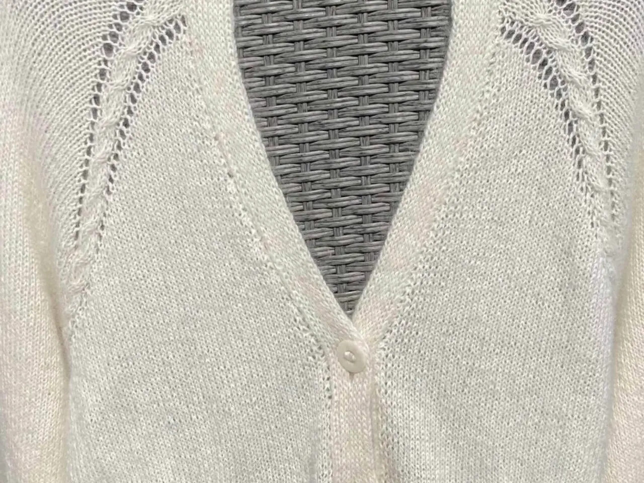 Billede 2 - Strikket cardigan sælges