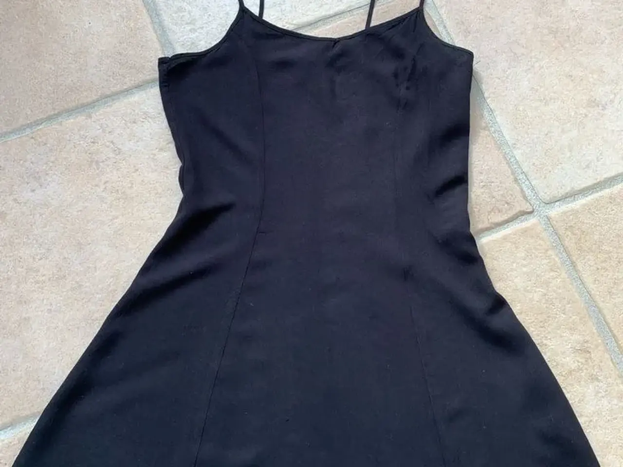 Billede 1 - Sort kjole H&M Divided str. 38