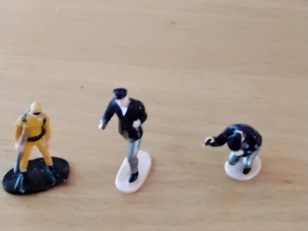 Billede 2 - Små figurer (4 billeder)